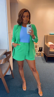 Joy Taylor feet photo thumbnail