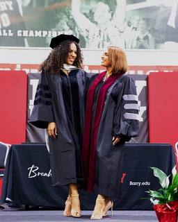 Joy Taylor feet photo thumbnail
