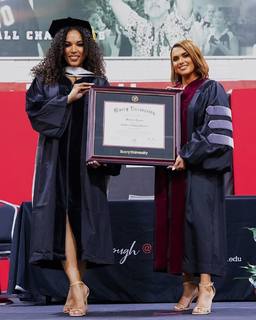Joy Taylor feet photo thumbnail
