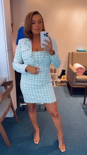 Joy Taylor feet photo thumbnail
