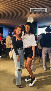 Joy Taylor feet photo thumbnail