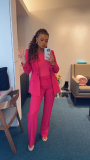 Joy Taylor feet photo thumbnail