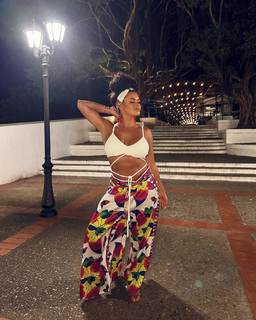 Joy Taylor feet photo thumbnail