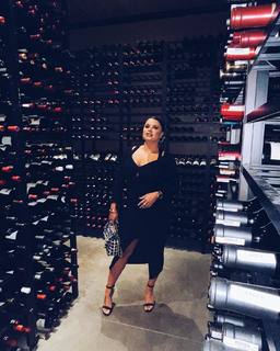 Joy Taylor feet photo thumbnail