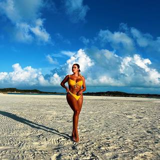 Joy Taylor feet photo thumbnail