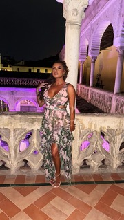 Joy Taylor feet photo thumbnail
