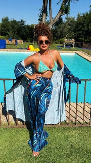 Joy Taylor feet photo thumbnail