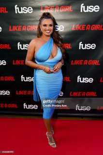 Joy Taylor feet photo thumbnail