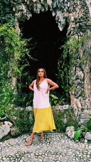 Joy Taylor feet photo thumbnail