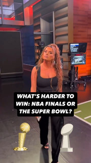 Joy Taylor feet photo thumbnail