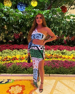 Joy Taylor feet photo thumbnail