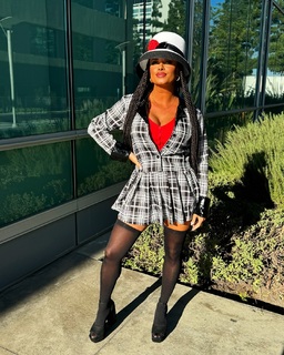 Joy Taylor feet photo thumbnail