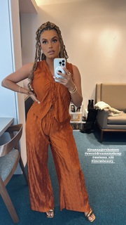 Joy Taylor feet photo thumbnail