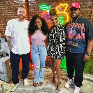 Joy Taylor feet photo thumbnail