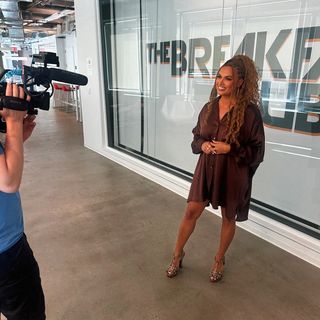 Joy Taylor feet photo thumbnail