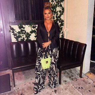 Joy Taylor feet photo thumbnail