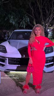 Joy Taylor feet photo thumbnail