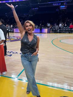 Joy Taylor feet photo thumbnail