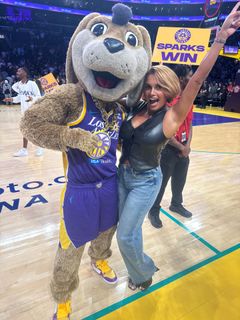 Joy Taylor feet photo thumbnail