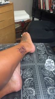 Joy Taylor feet photo thumbnail