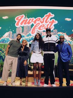 Joy Taylor feet photo thumbnail