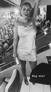 Joy Taylor feet photo thumbnail