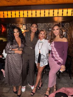 Joy Taylor feet photo thumbnail