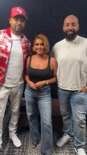 Joy Taylor feet photo thumbnail