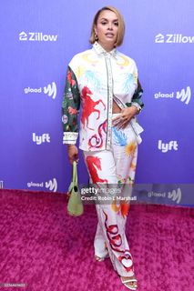 Joy Taylor feet photo thumbnail