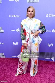 Joy Taylor feet photo thumbnail