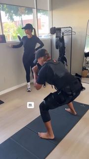 Joy Taylor feet photo thumbnail