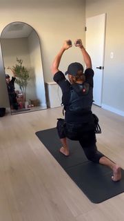 Joy Taylor feet photo thumbnail