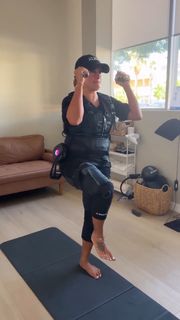 Joy Taylor feet photo thumbnail