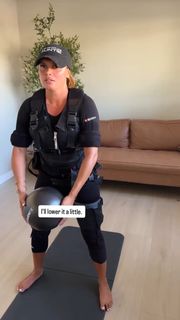 Joy Taylor feet photo thumbnail