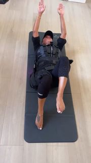 Joy Taylor feet photo thumbnail