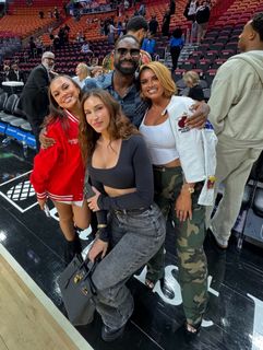 Joy Taylor feet photo thumbnail