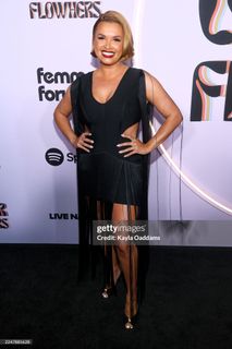 Joy Taylor feet photo thumbnail