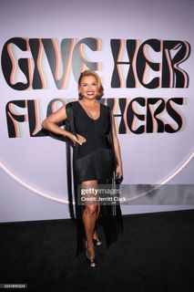 Joy Taylor feet photo thumbnail