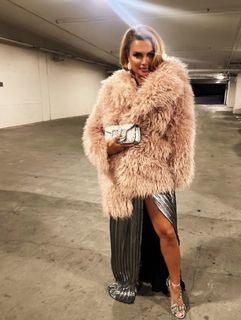 Joy Taylor feet photo 10