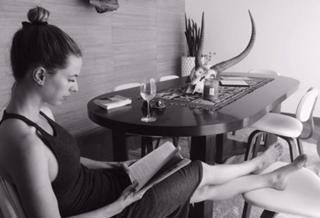 Joy Williams feet photo 4