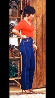 Joyce DeWitt feet photo 3