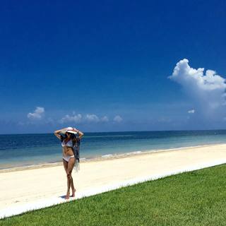 Joyce Giraud feet photo 17