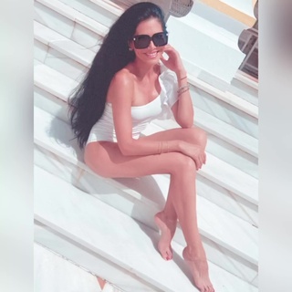 Joyce Giraud feet photo 1