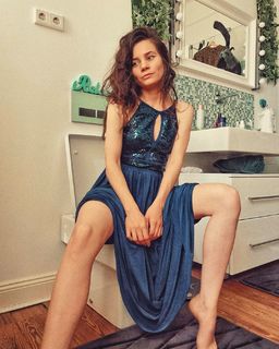 Joyce Ilg feet photo thumbnail
