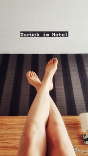 Joyce Ilg feet photo thumbnail
