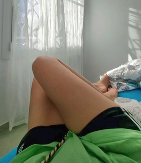 Joyce Ilg feet photo thumbnail