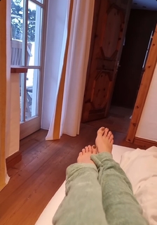 Joyce Ilg feet photo thumbnail