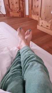 Joyce Ilg feet photo thumbnail