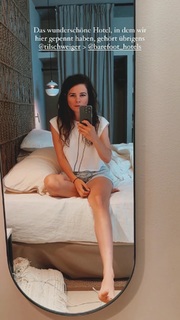 Joyce Ilg feet photo thumbnail