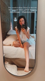 Joyce Ilg feet photo thumbnail